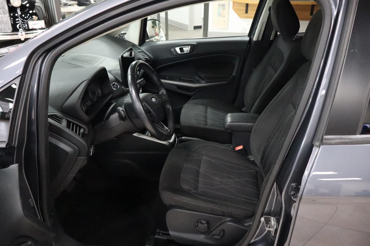 Ford EcoSport Vehicle Full-screen Gallery Image 9