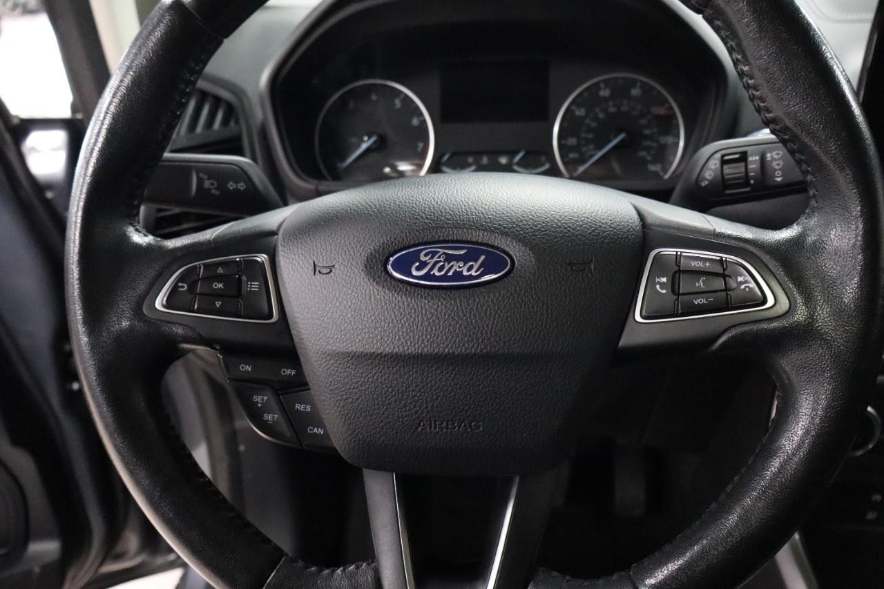 Ford EcoSport Vehicle Full-screen Gallery Image 13