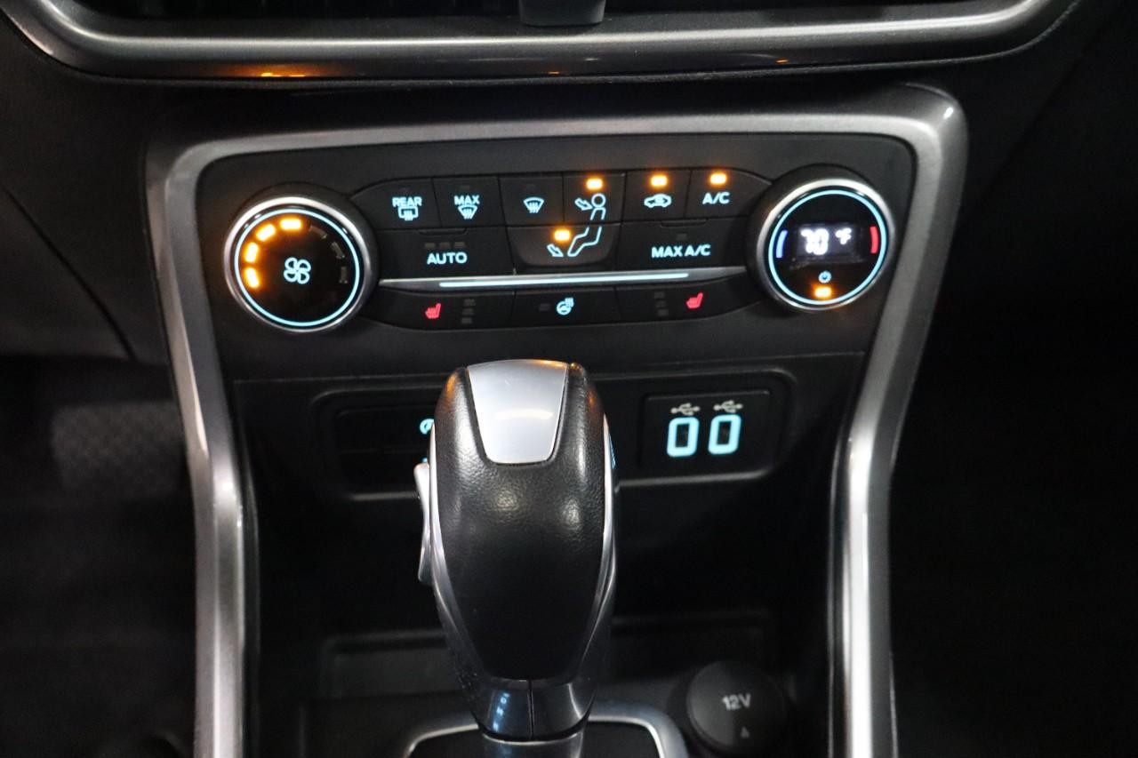 Ford EcoSport Vehicle Full-screen Gallery Image 16