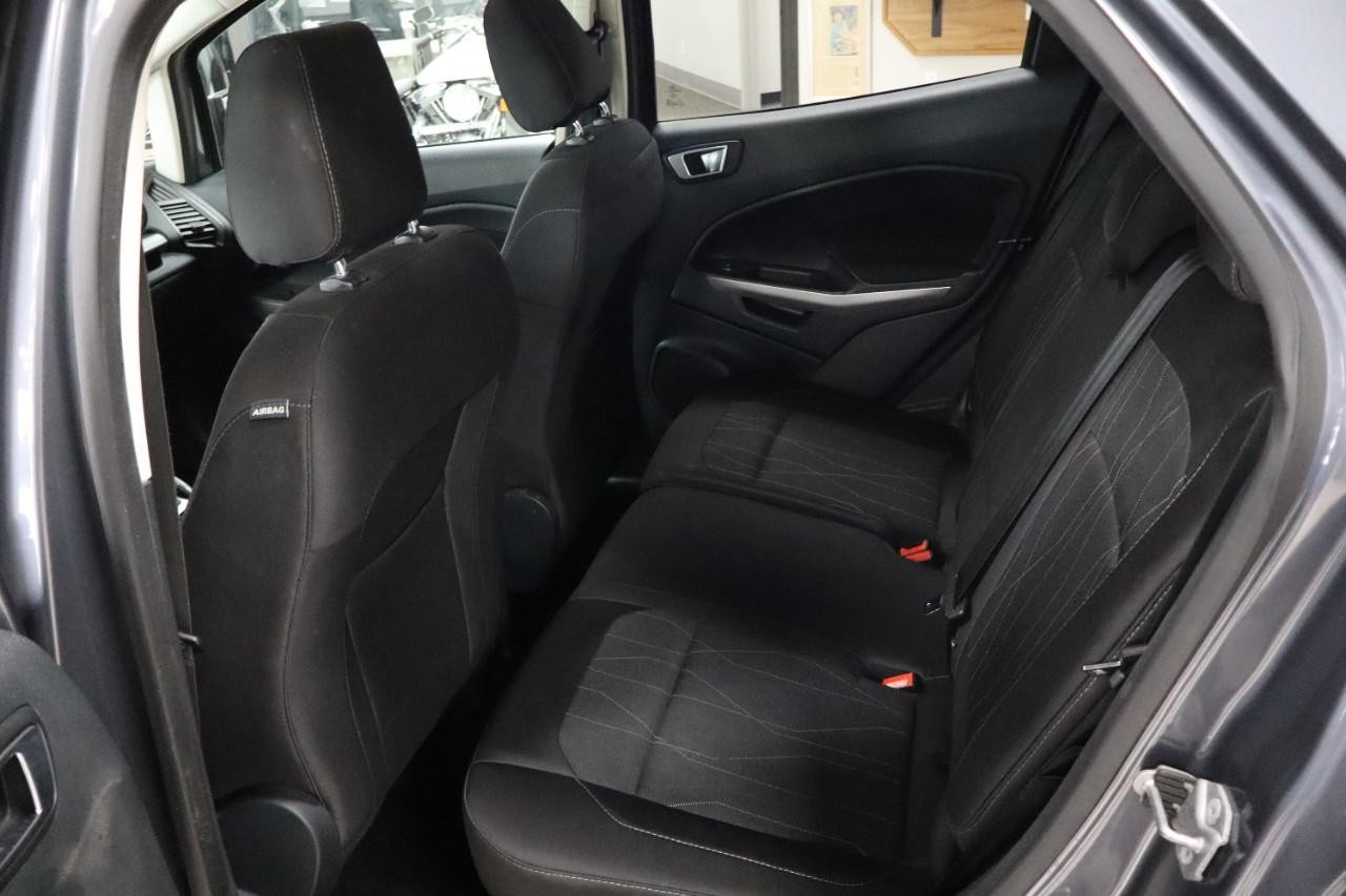 Ford EcoSport Vehicle Full-screen Gallery Image 17
