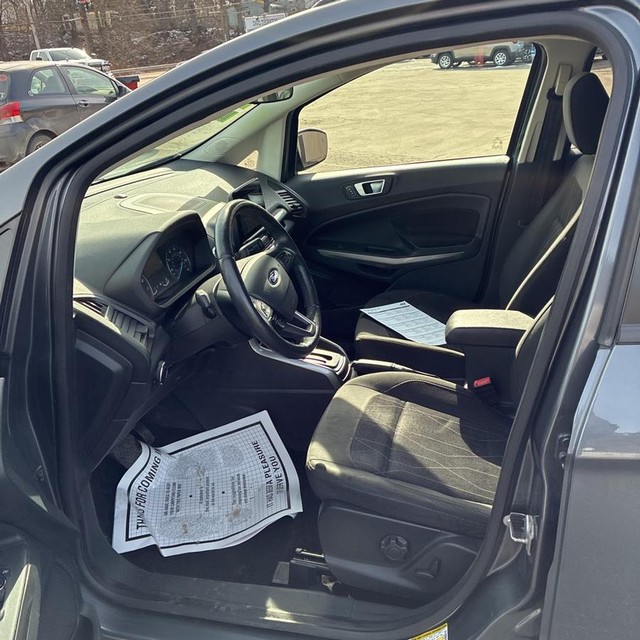 Ford EcoSport Vehicle Full-screen Gallery Image 9