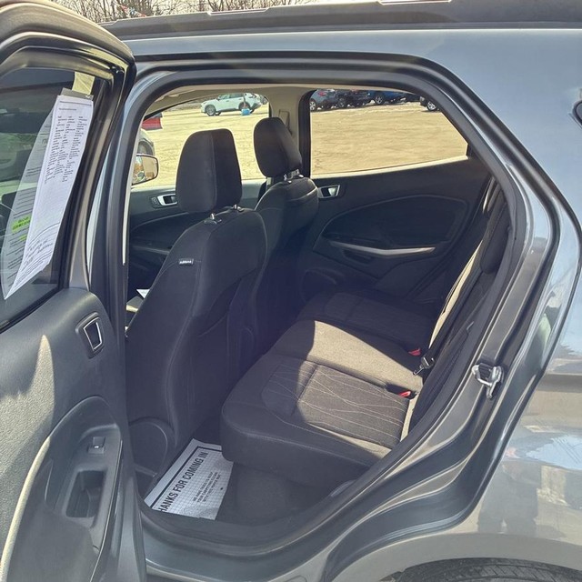 Ford EcoSport Vehicle Full-screen Gallery Image 11
