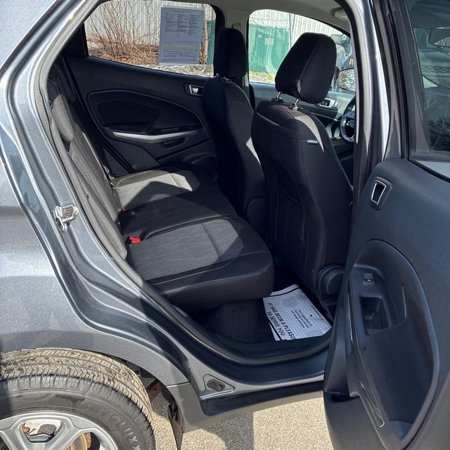 Ford EcoSport Vehicle Full-screen Gallery Image 12