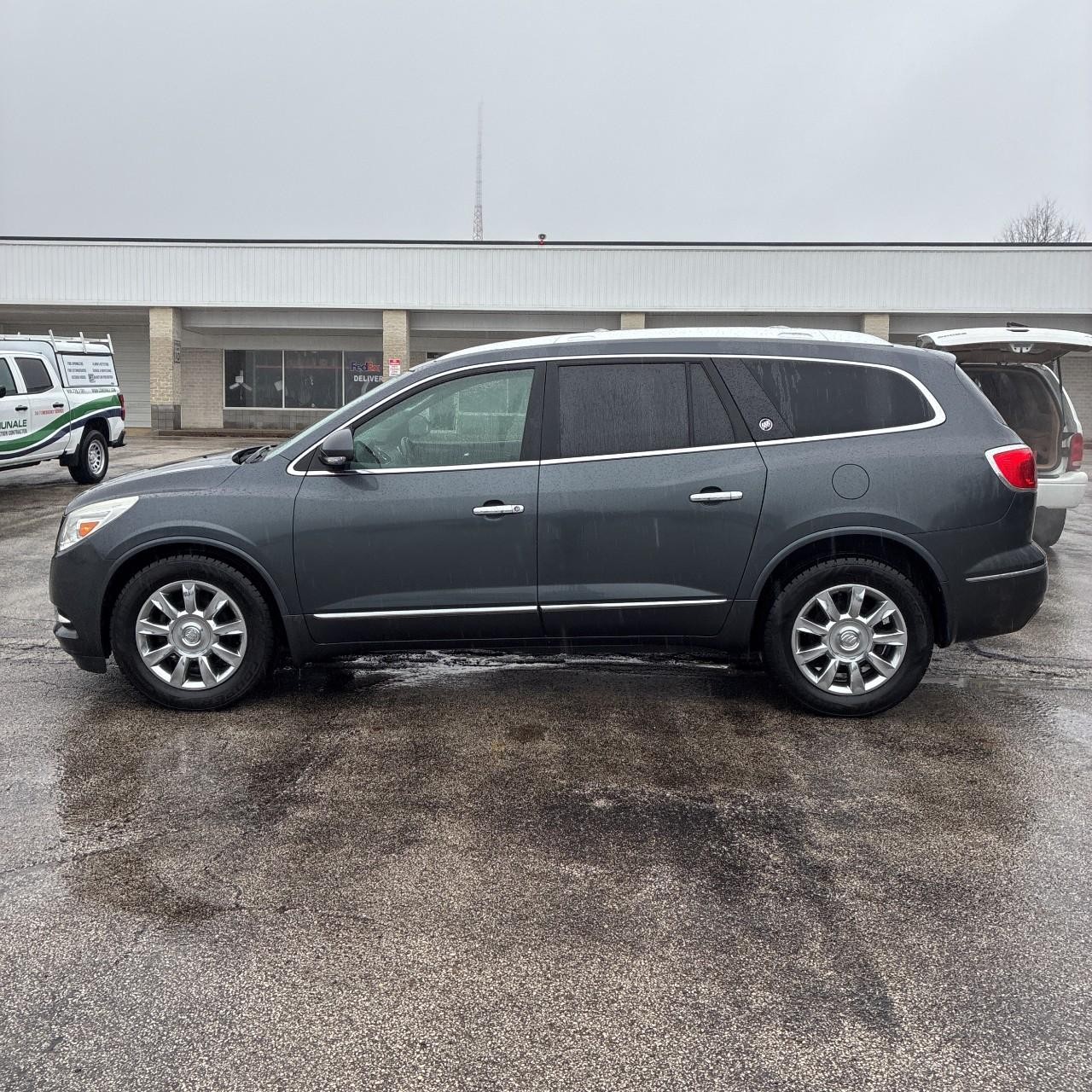 Buick Enclave Vehicle Full-screen Gallery Image 2