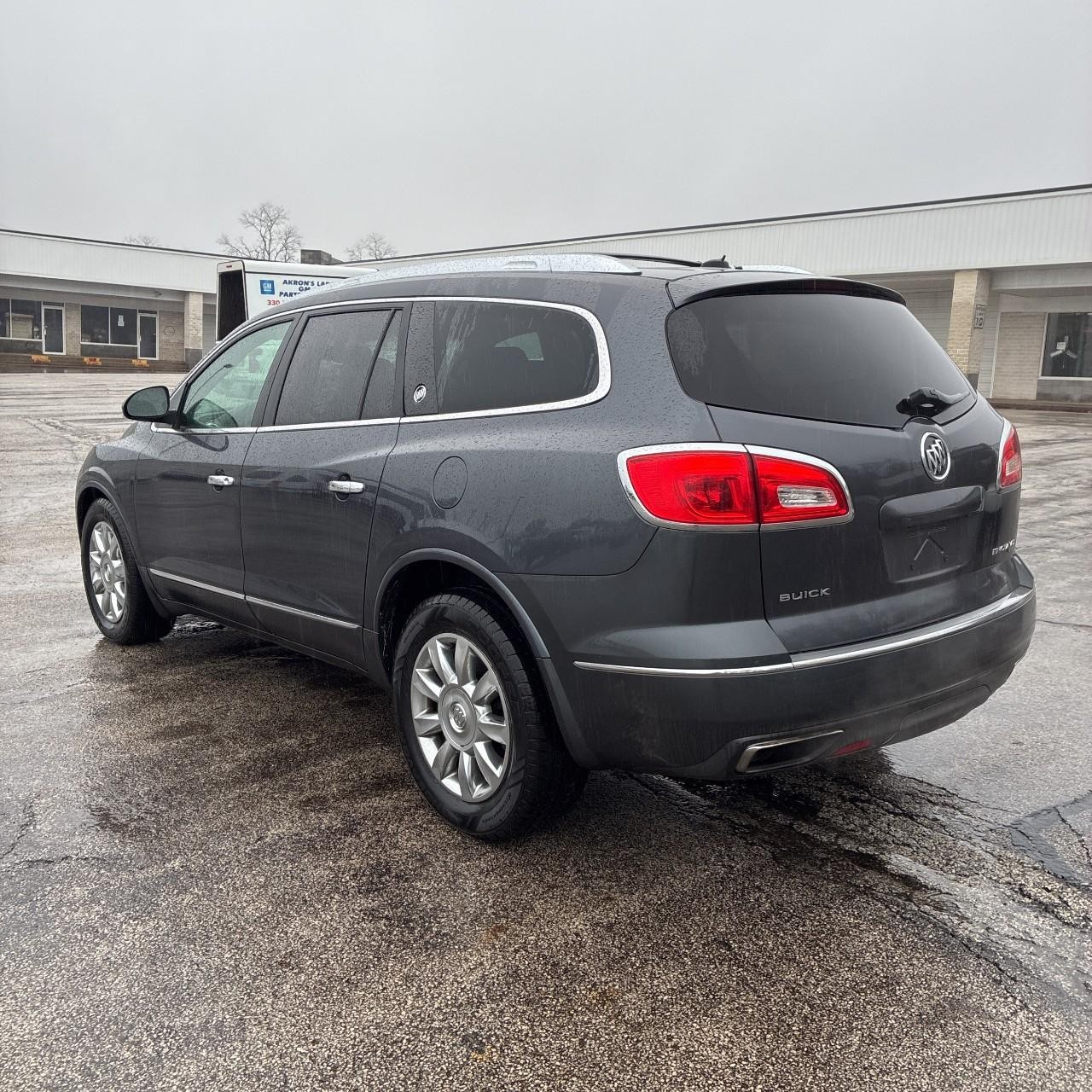 Buick Enclave Vehicle Full-screen Gallery Image 3