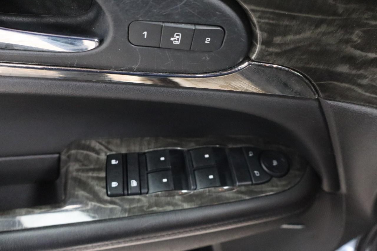 Buick Enclave Vehicle Full-screen Gallery Image 11