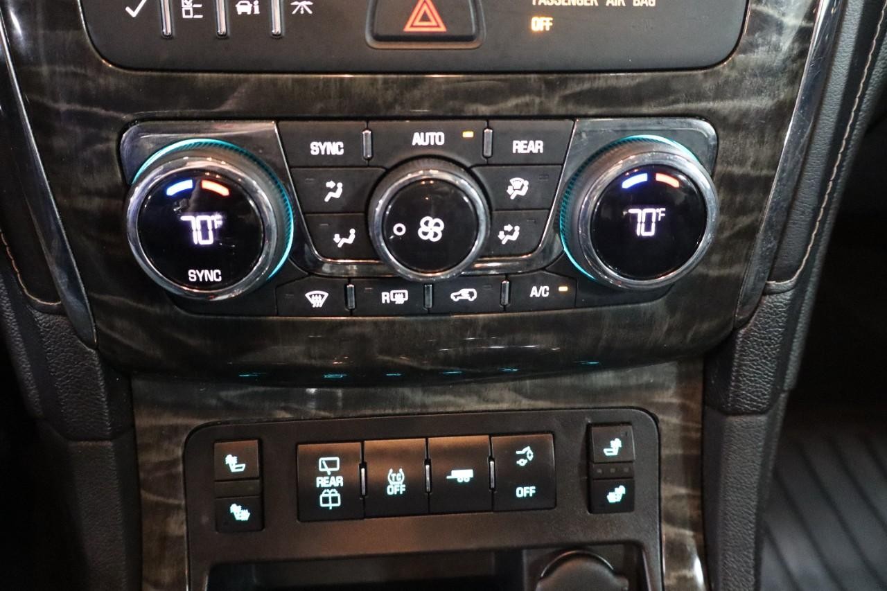 Buick Enclave Vehicle Full-screen Gallery Image 17