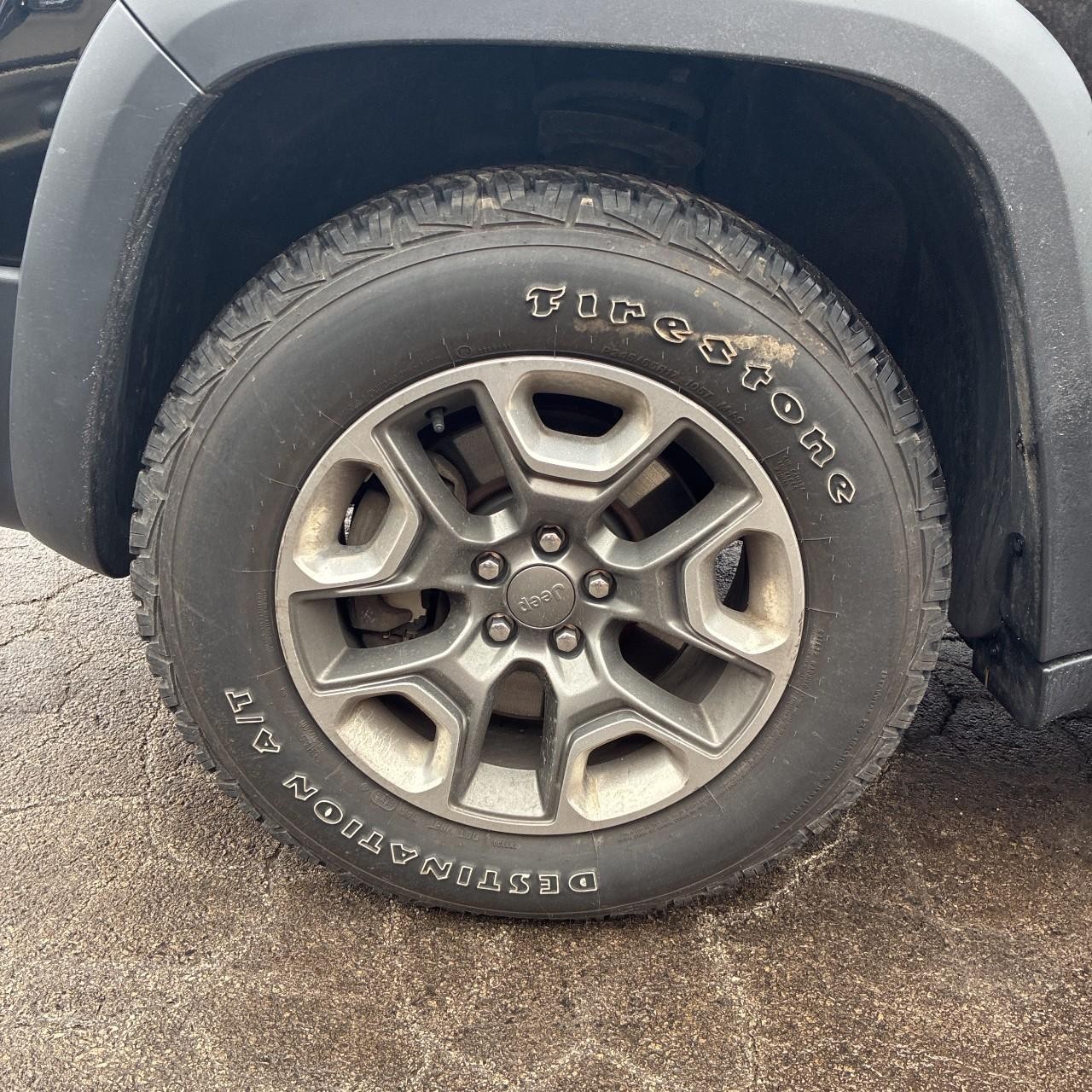 Jeep Cherokee Vehicle Full-screen Gallery Image 10