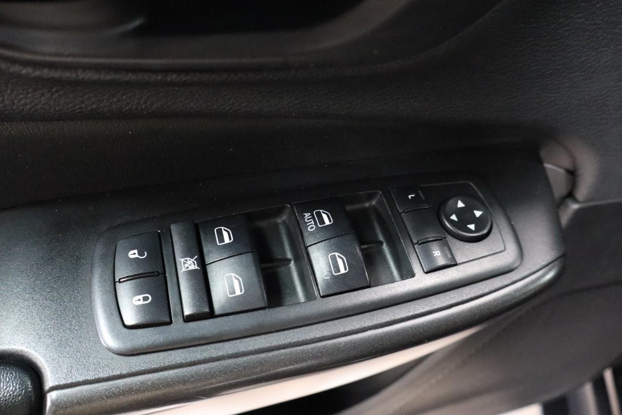 Jeep Cherokee Vehicle Full-screen Gallery Image 11