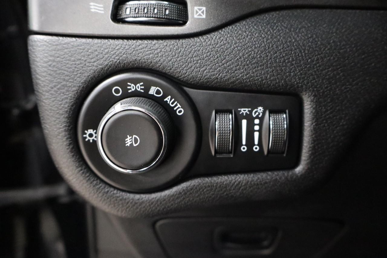 Jeep Cherokee Vehicle Full-screen Gallery Image 13