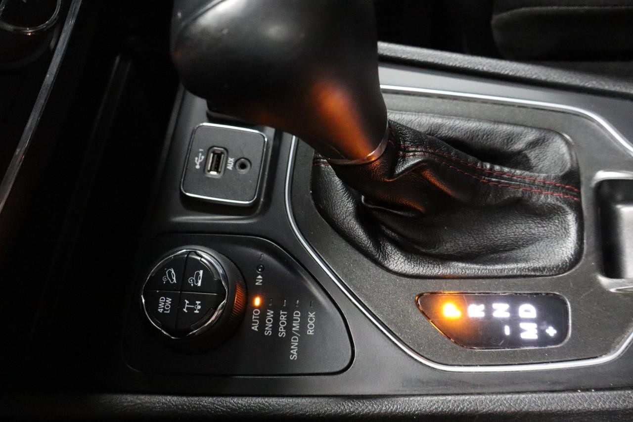 Jeep Cherokee Vehicle Full-screen Gallery Image 16