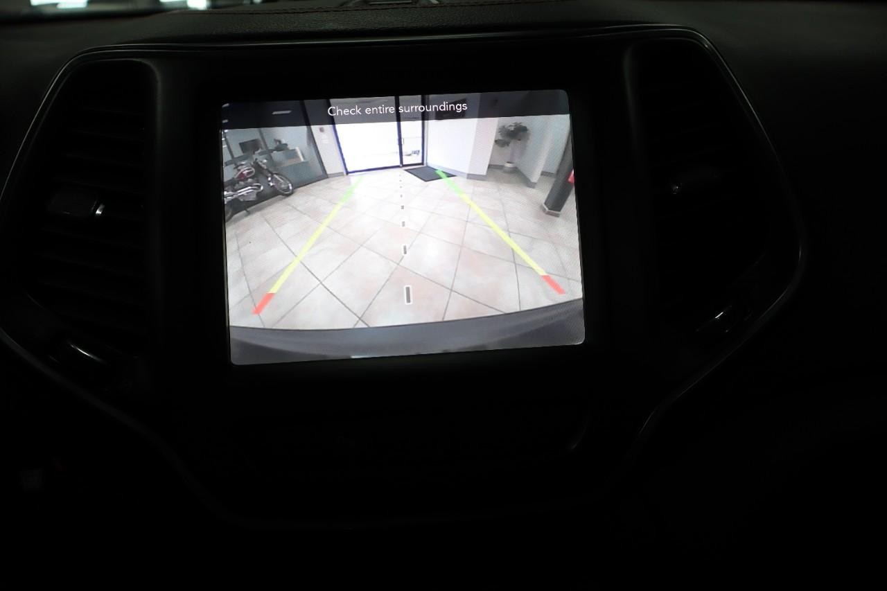 Jeep Cherokee Vehicle Full-screen Gallery Image 17