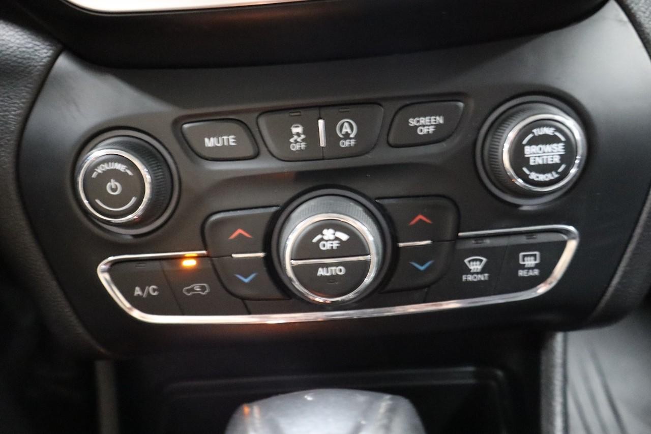 Jeep Cherokee Vehicle Full-screen Gallery Image 18