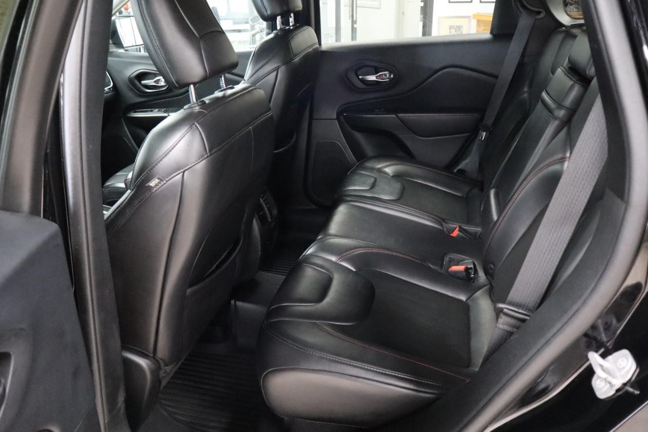 Jeep Cherokee Vehicle Full-screen Gallery Image 19