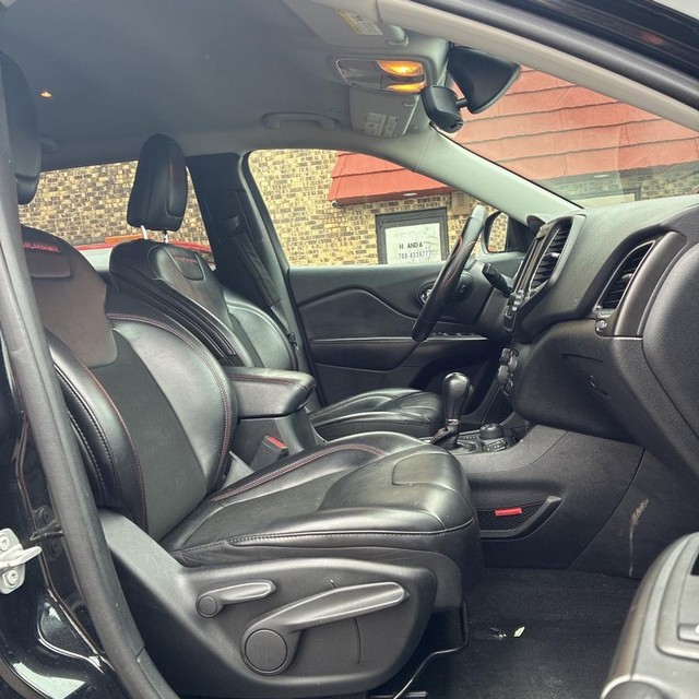 Jeep Cherokee Vehicle Full-screen Gallery Image 12