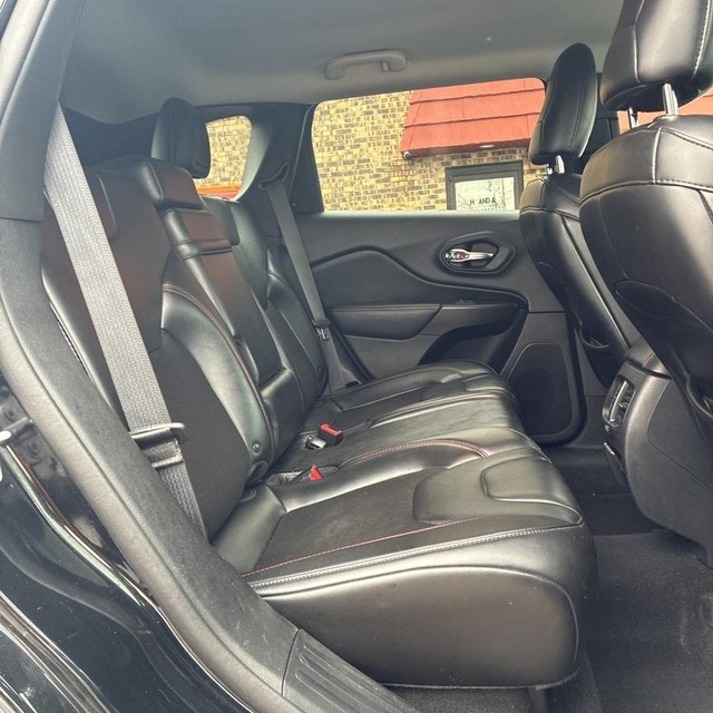 Jeep Cherokee Vehicle Full-screen Gallery Image 14