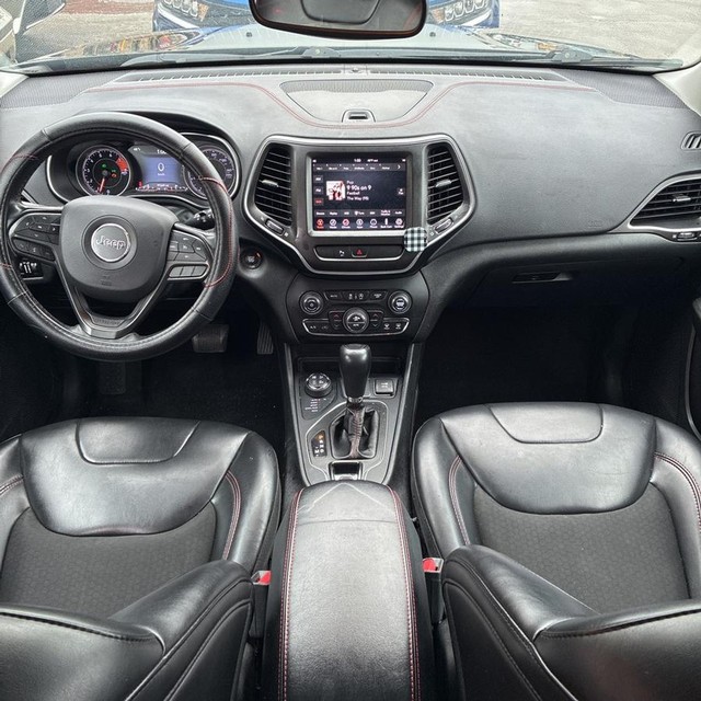 Jeep Cherokee Vehicle Full-screen Gallery Image 15