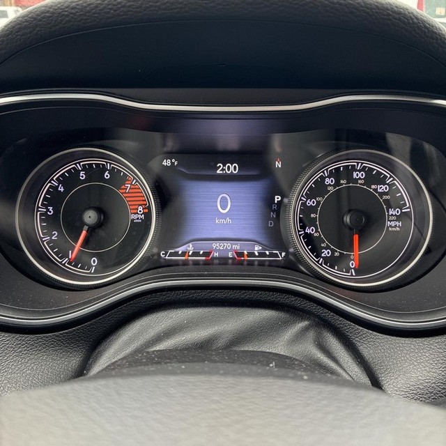 Jeep Cherokee Vehicle Full-screen Gallery Image 16