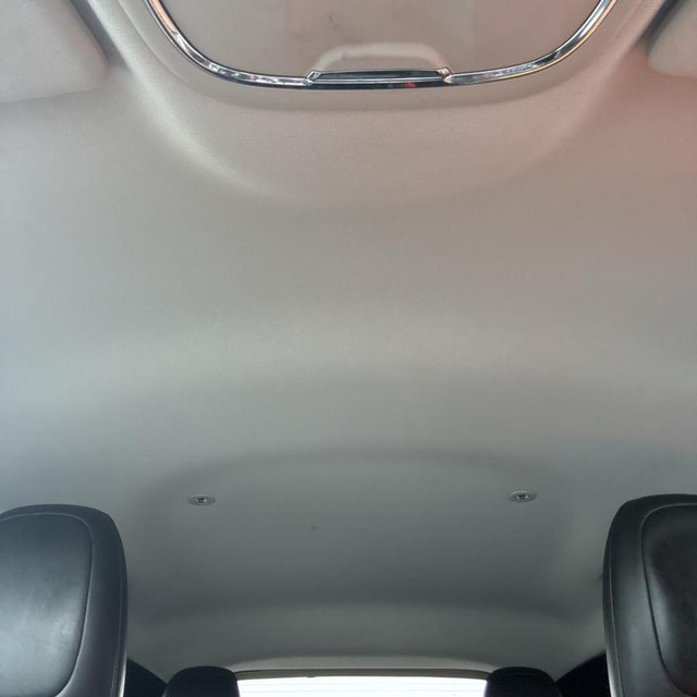 Jeep Cherokee Vehicle Full-screen Gallery Image 17