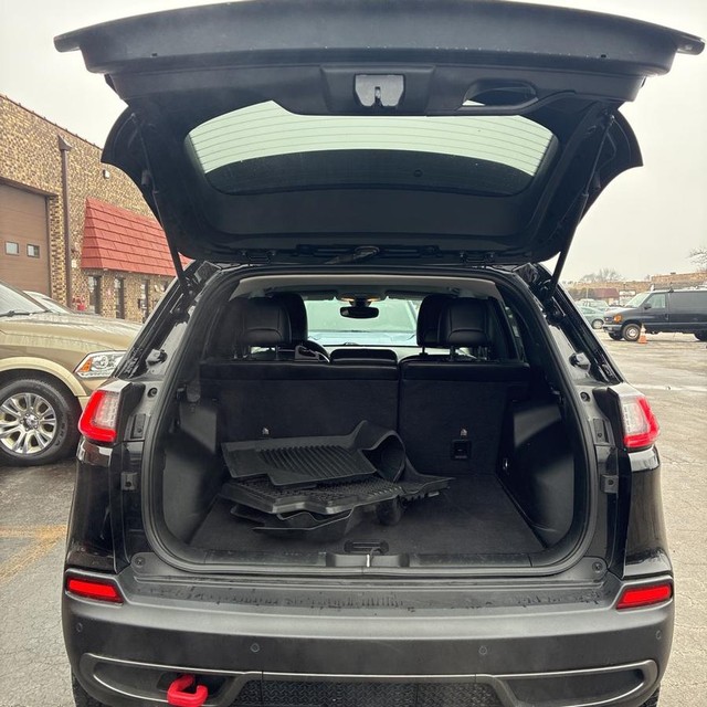 Jeep Cherokee Vehicle Full-screen Gallery Image 18