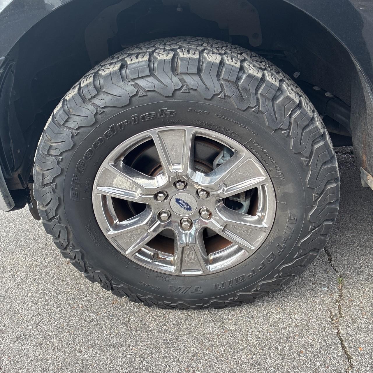 Ford F-150 Vehicle Full-screen Gallery Image 6