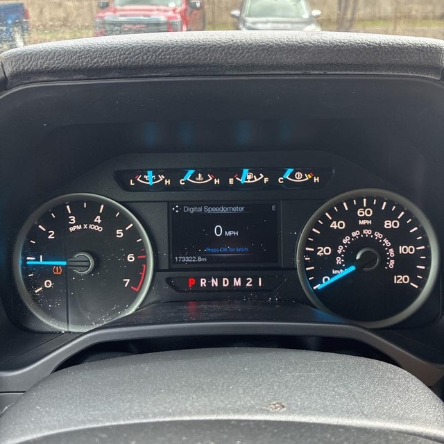 Ford F-150 Vehicle Full-screen Gallery Image 14