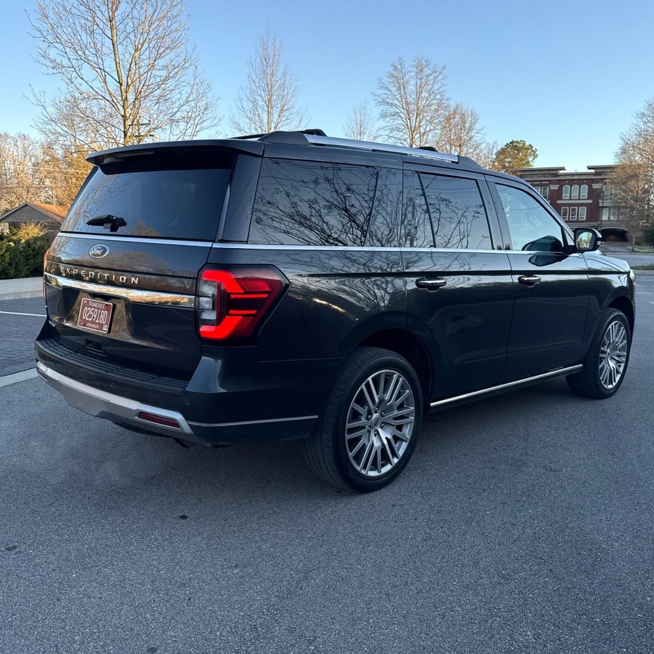 Ford Expedition Vehicle Full-screen Gallery Image 5