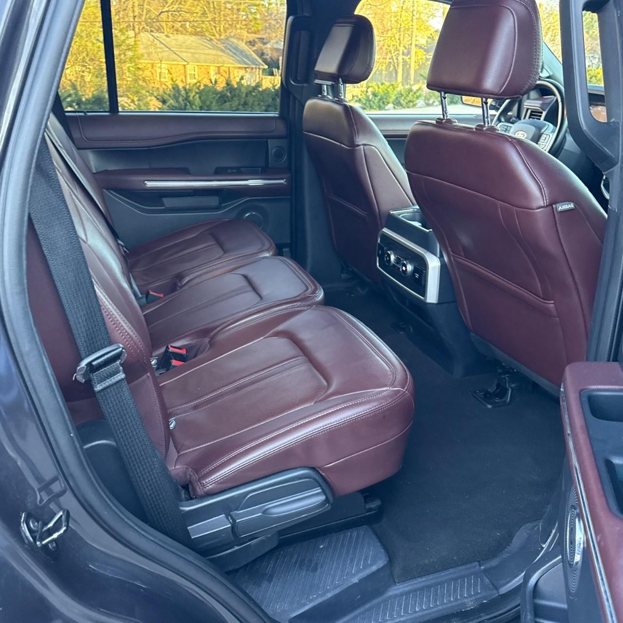 Ford Expedition Vehicle Full-screen Gallery Image 13