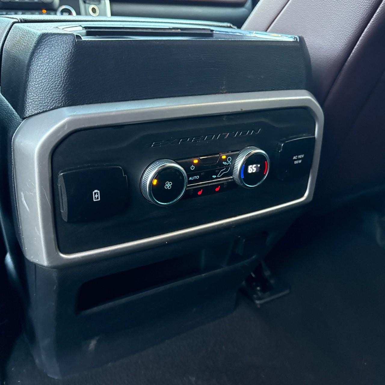 Ford Expedition Vehicle Full-screen Gallery Image 16