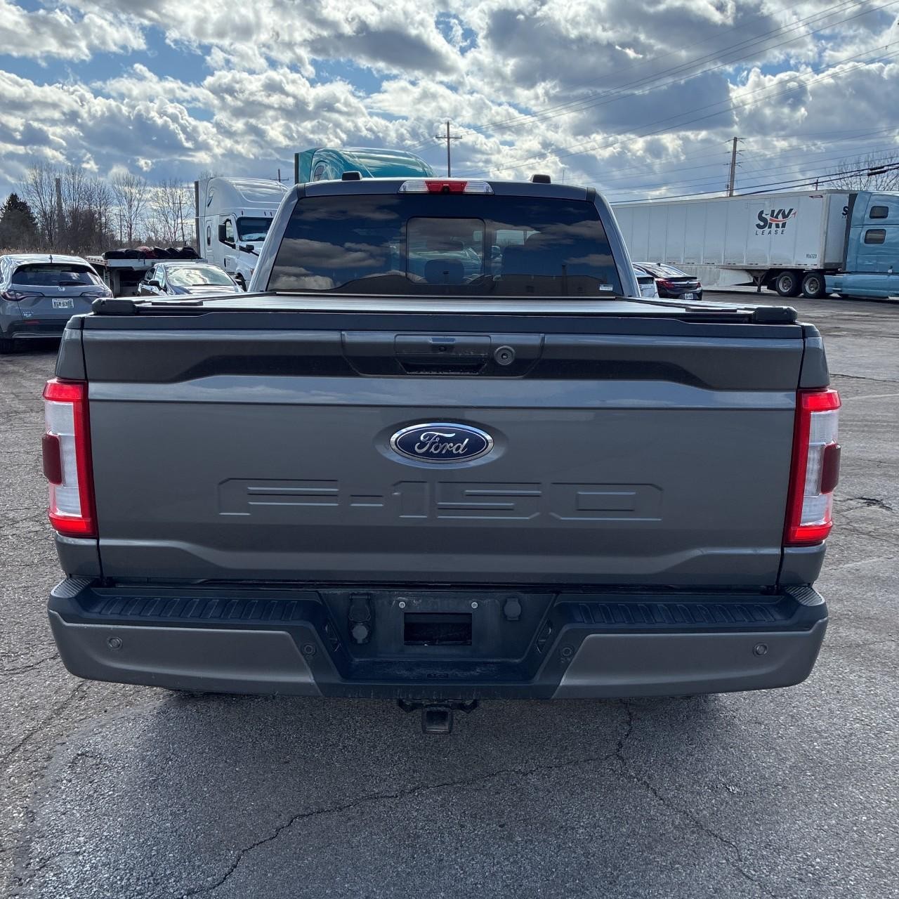 Ford F-150 Vehicle Full-screen Gallery Image 4