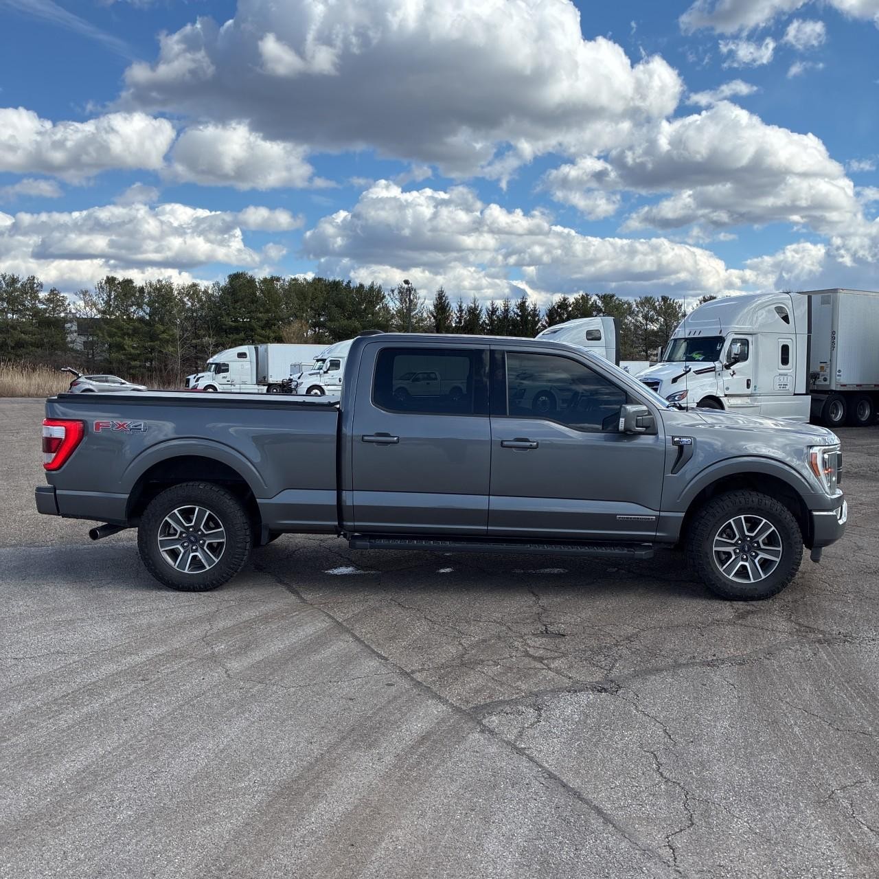 Ford F-150 Vehicle Full-screen Gallery Image 6