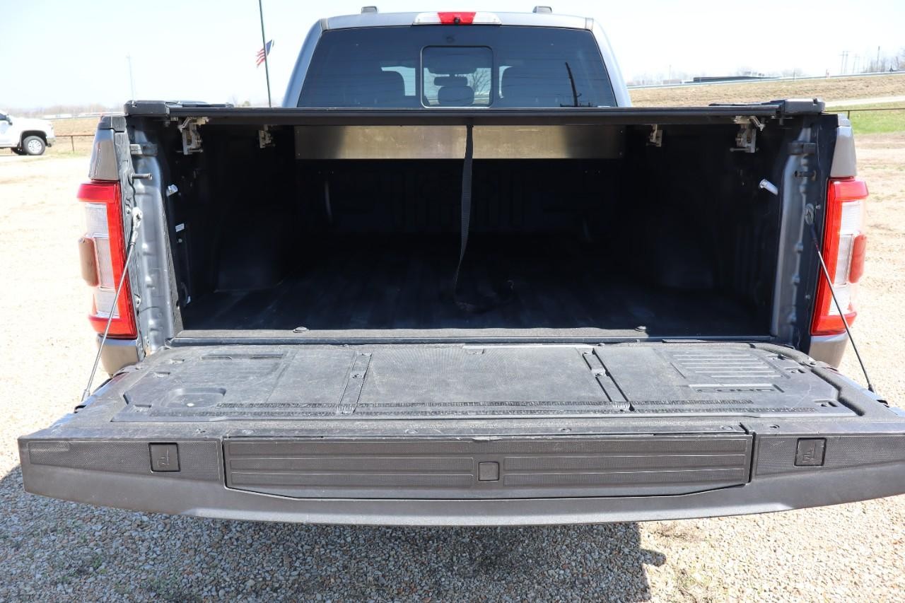 Ford F-150 Vehicle Full-screen Gallery Image 25