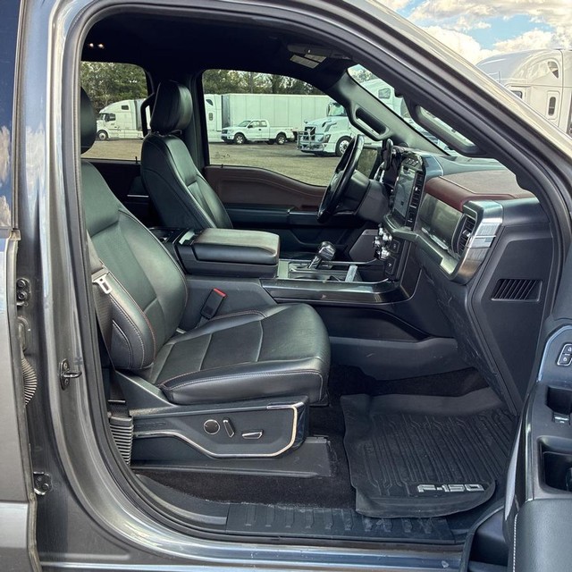 Ford F-150 Vehicle Full-screen Gallery Image 11