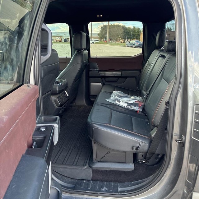 Ford F-150 Vehicle Full-screen Gallery Image 12