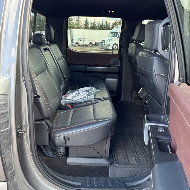 Ford F-150 Vehicle Full-screen Gallery Image 13