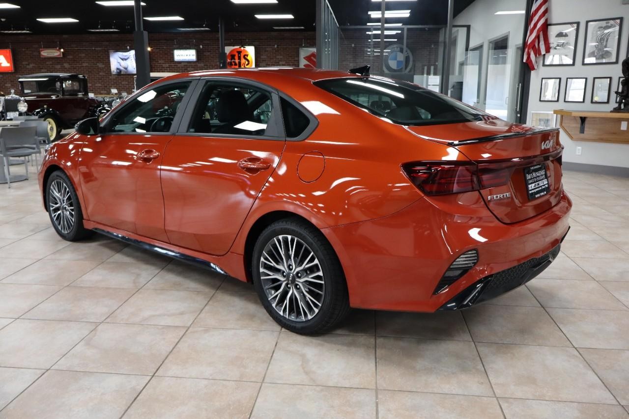 Kia Forte Vehicle Full-screen Gallery Image 3