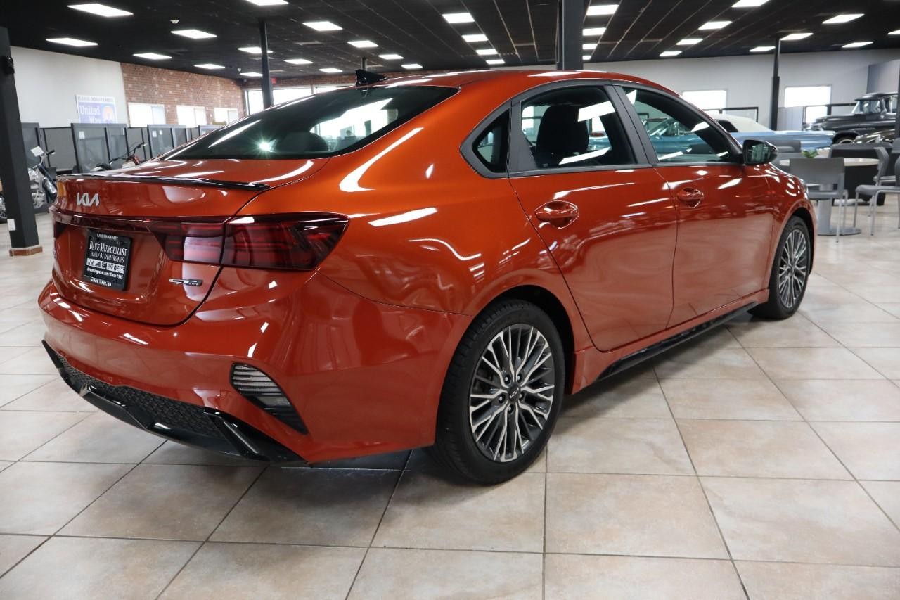 Kia Forte Vehicle Full-screen Gallery Image 5