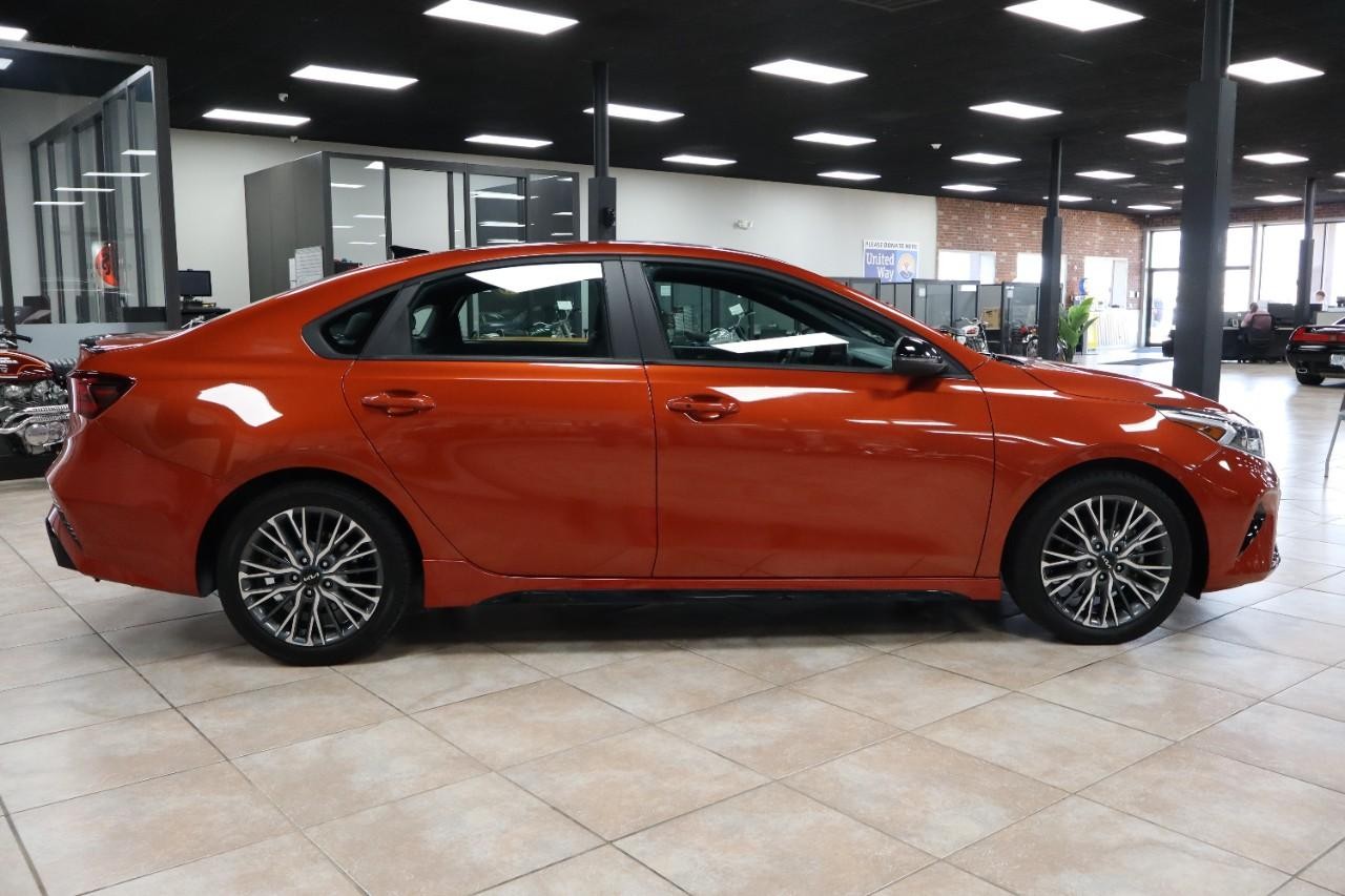 Kia Forte Vehicle Full-screen Gallery Image 6