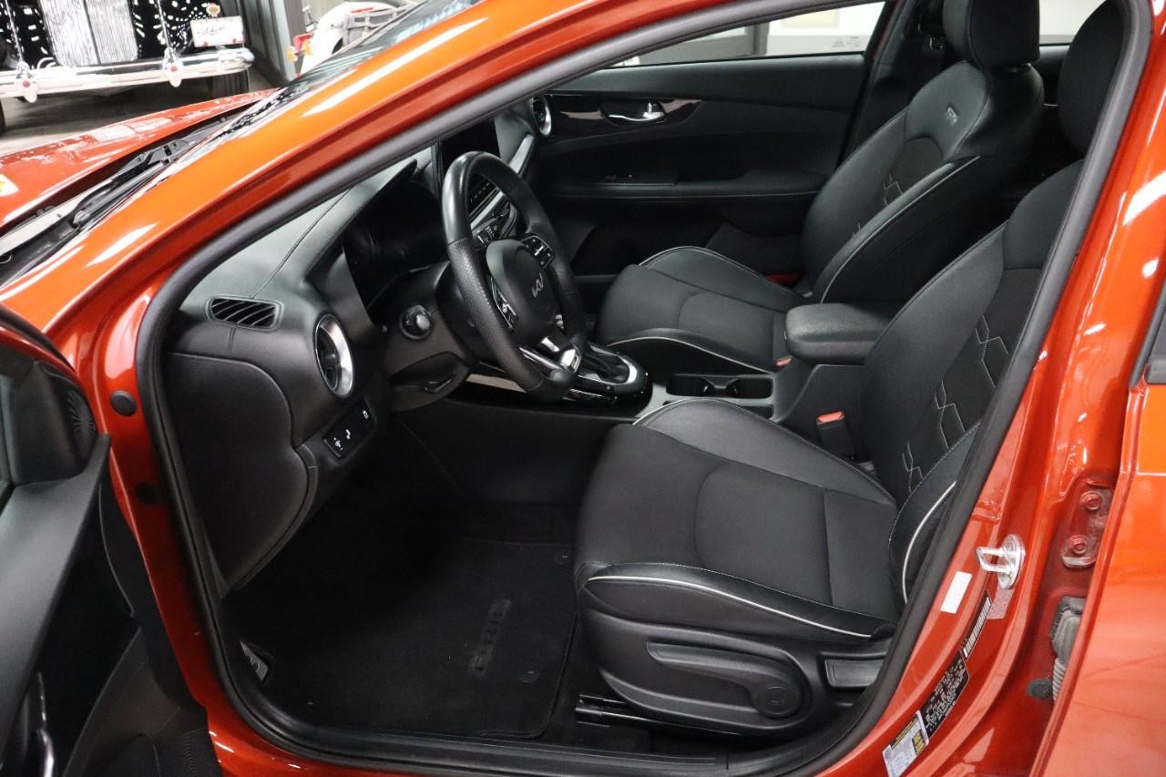 Kia Forte Vehicle Full-screen Gallery Image 9