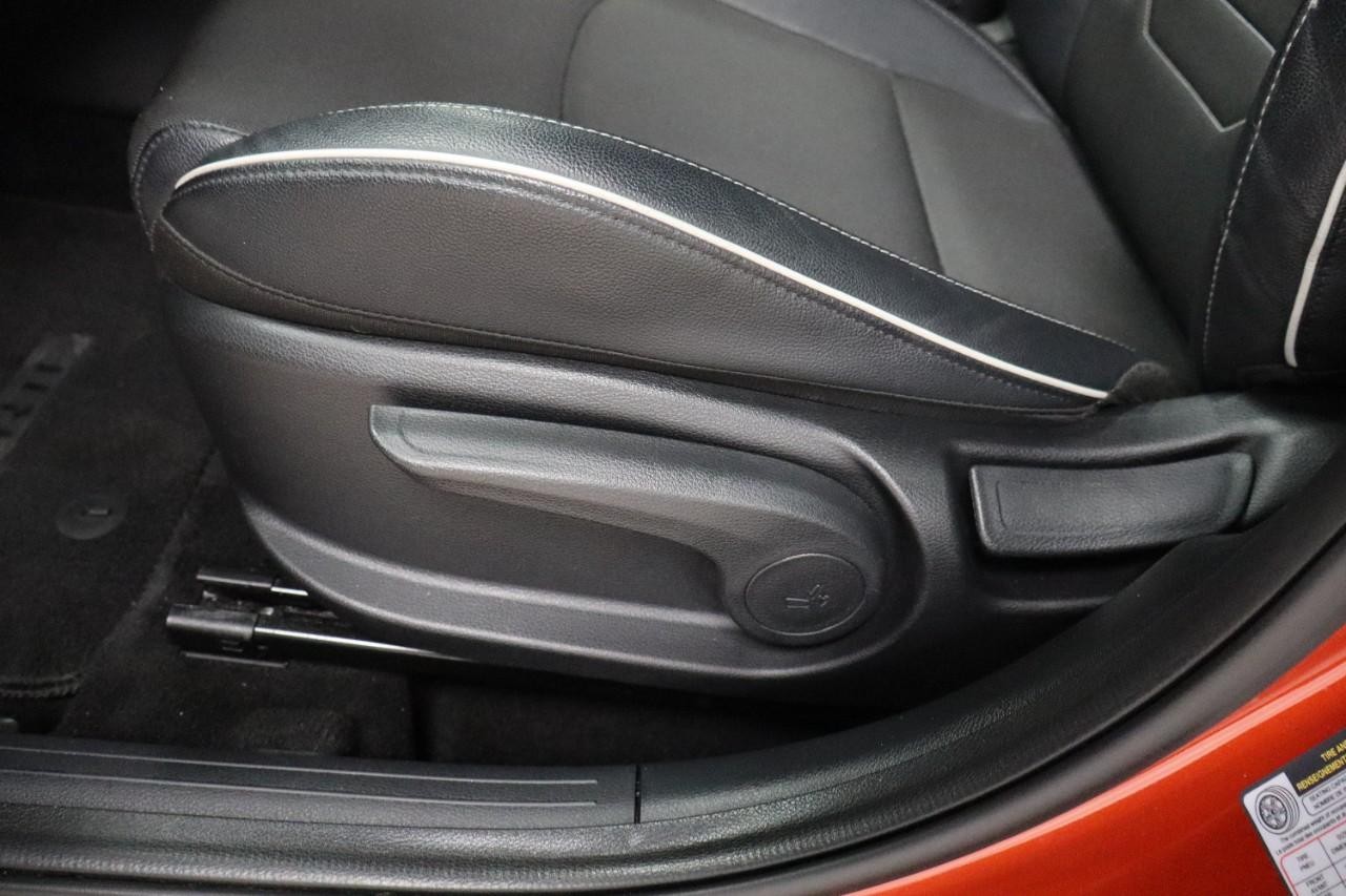 Kia Forte Vehicle Full-screen Gallery Image 10