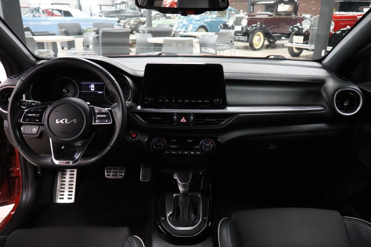 Kia Forte Vehicle Full-screen Gallery Image 13