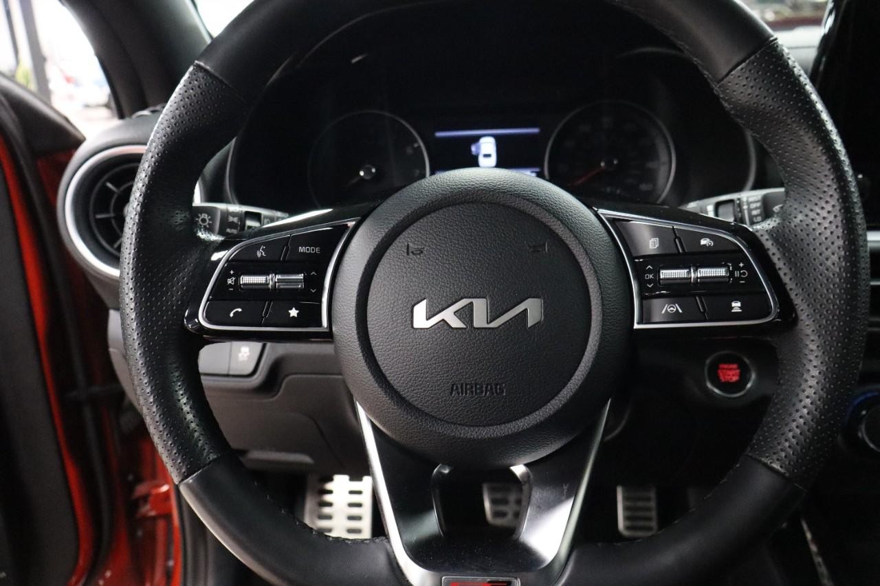 Kia Forte Vehicle Full-screen Gallery Image 14