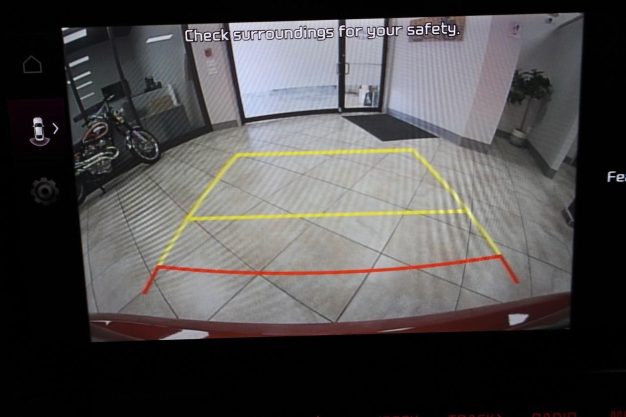 Kia Forte Vehicle Full-screen Gallery Image 15