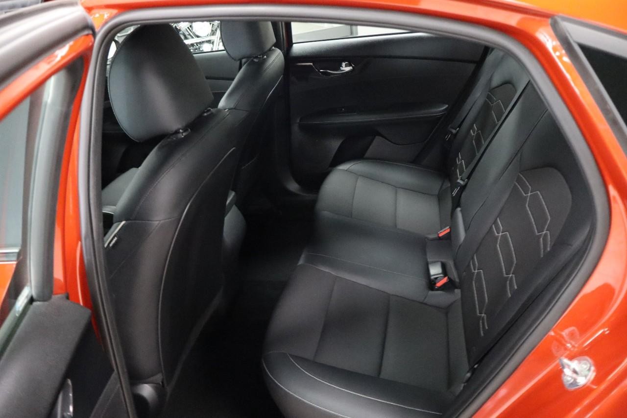 Kia Forte Vehicle Full-screen Gallery Image 20