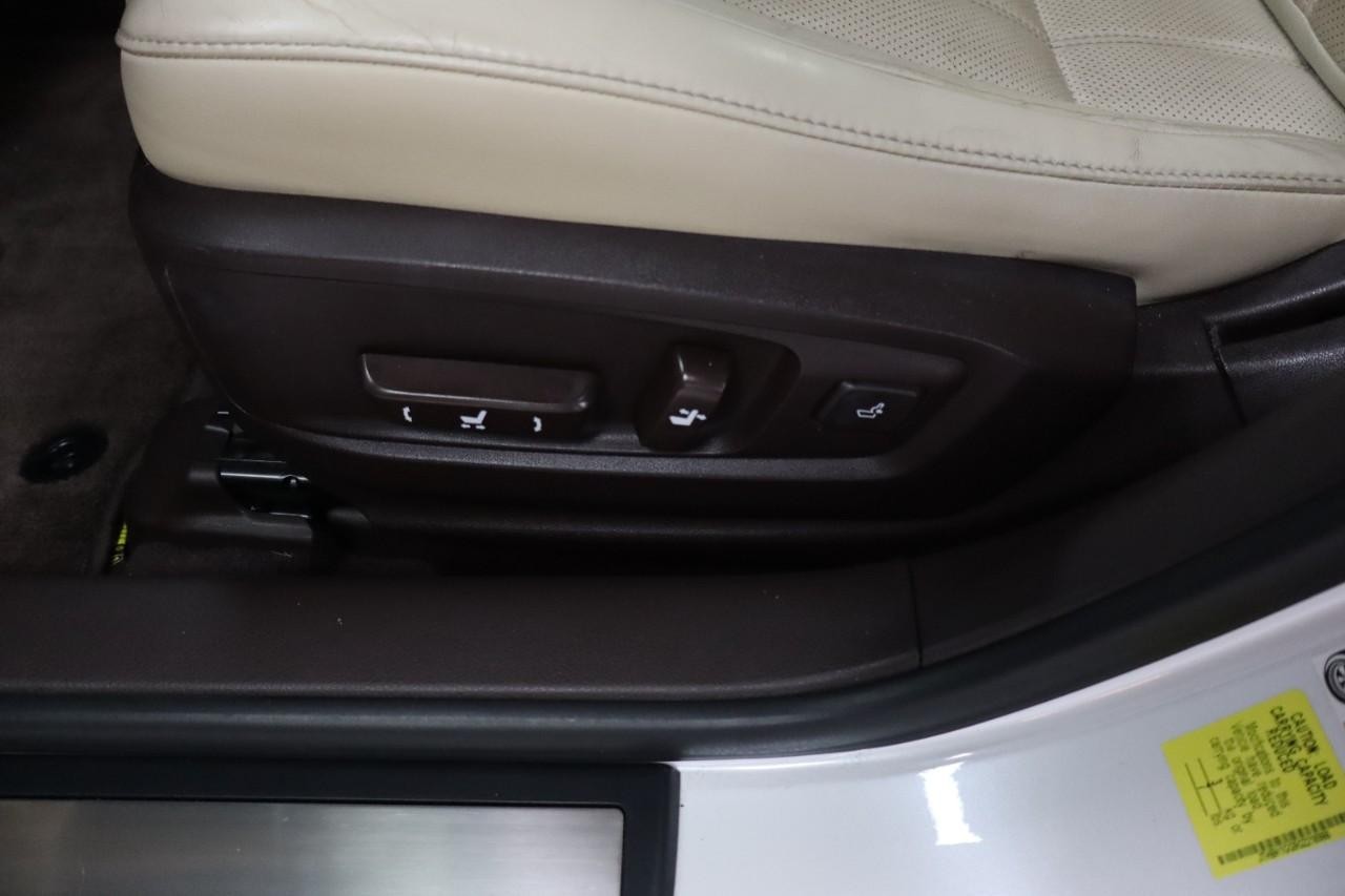 Lexus ES 350 Vehicle Full-screen Gallery Image 10