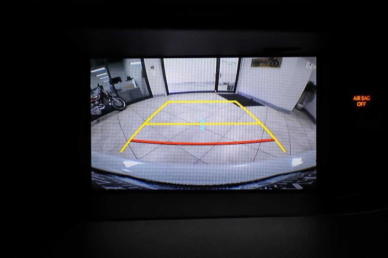 Lexus ES 350 Vehicle Full-screen Gallery Image 14