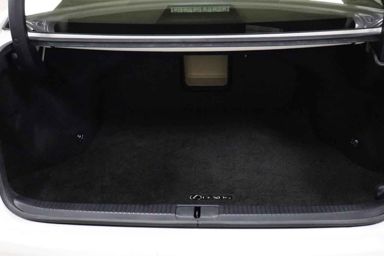 Lexus ES 350 Vehicle Full-screen Gallery Image 19
