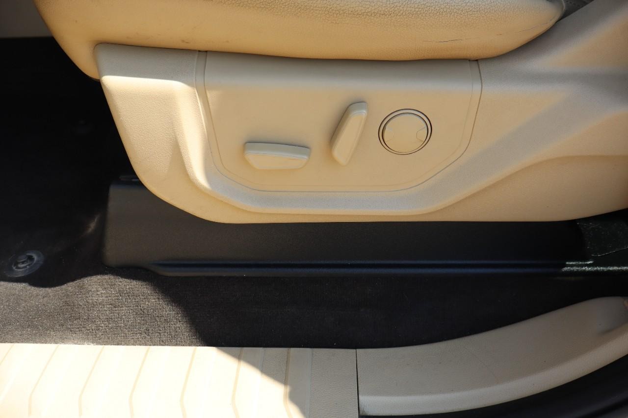 Ford F-150 Vehicle Full-screen Gallery Image 10
