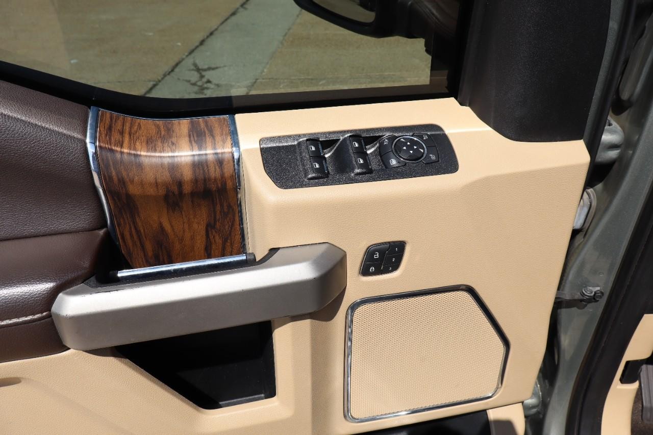 Ford F-150 Vehicle Full-screen Gallery Image 11