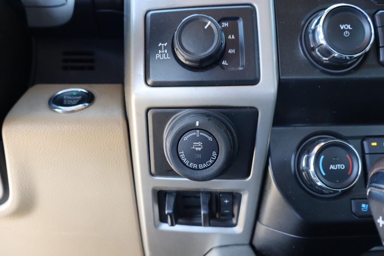 Ford F-150 Vehicle Full-screen Gallery Image 17
